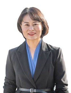 부산시장 보궐선거 출마를 선언한 박인영 전 부산시의회 의장.