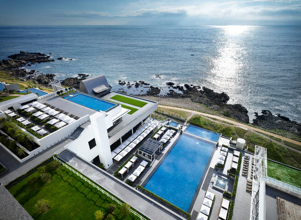 아난티 힐튼 부산(Ananti Hilton Busan)의 ‘인피니티풀’(Infinity Pool) 사진=아난티 힐튼 부산
